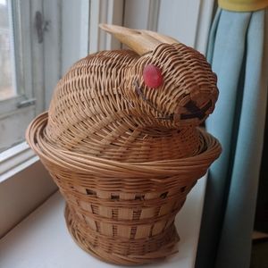 Beautiful vintage, unique bunny rabbit baskets